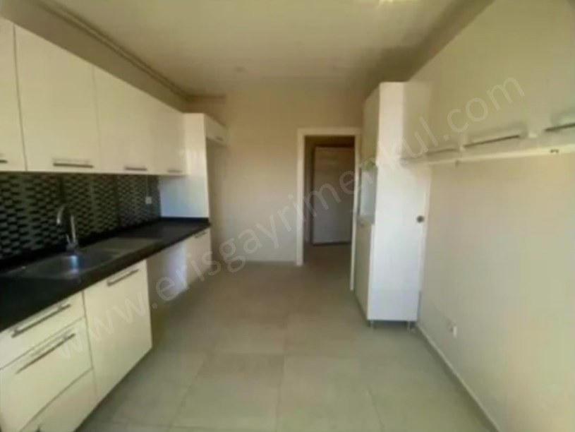 KozyatağI Merkezde Metroya Yakın Geniş Aydınlık Boş Daire 140 m2