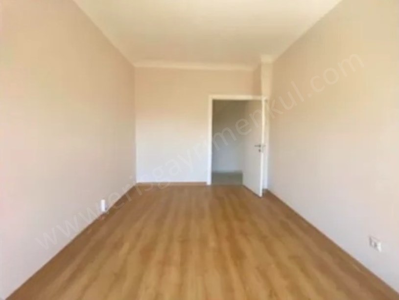 KozyatağI Merkezde Metroya Yakın Geniş Aydınlık Boş Daire 140 m2
