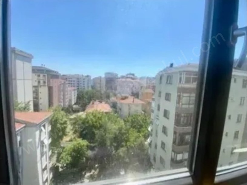 KozyatağI Merkezde Metroya Yakın Geniş Aydınlık Boş Daire 140 m2
