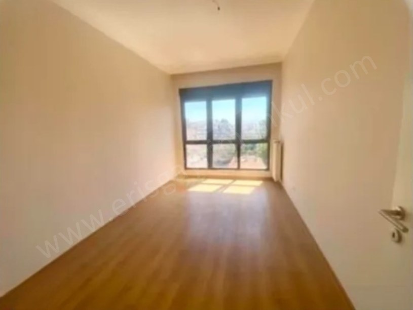 KozyatağI Merkezde Metroya Yakın Geniş Aydınlık Boş Daire 140 m2