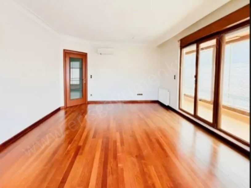 GÖZTEPE MERDİVENKÖYDE EBEVEYN BANYOLU TERASLI 3+1 SATILIK DAİRE