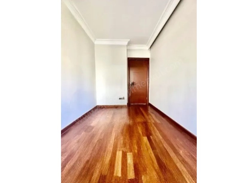GÖZTEPE MERDİVENKÖYDE EBEVEYN BANYOLU TERASLI 3+1 SATILIK DAİRE