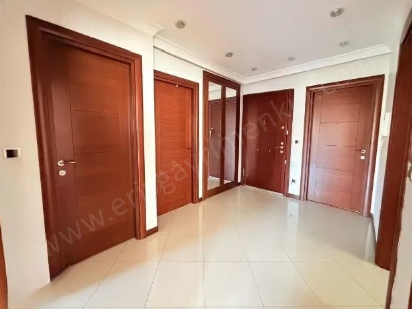 GÖZTEPE MERDİVENKÖYDE EBEVEYN BANYOLU TERASLI 3+1 SATILIK DAİRE