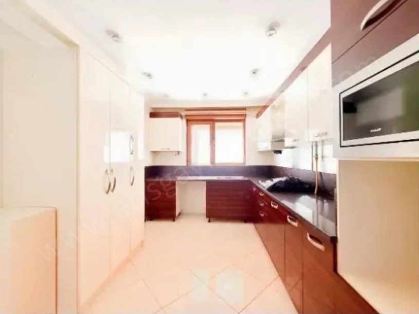 GÖZTEPE MERDİVENKÖYDE EBEVEYN BANYOLU TERASLI 3+1 SATILIK DAİRE