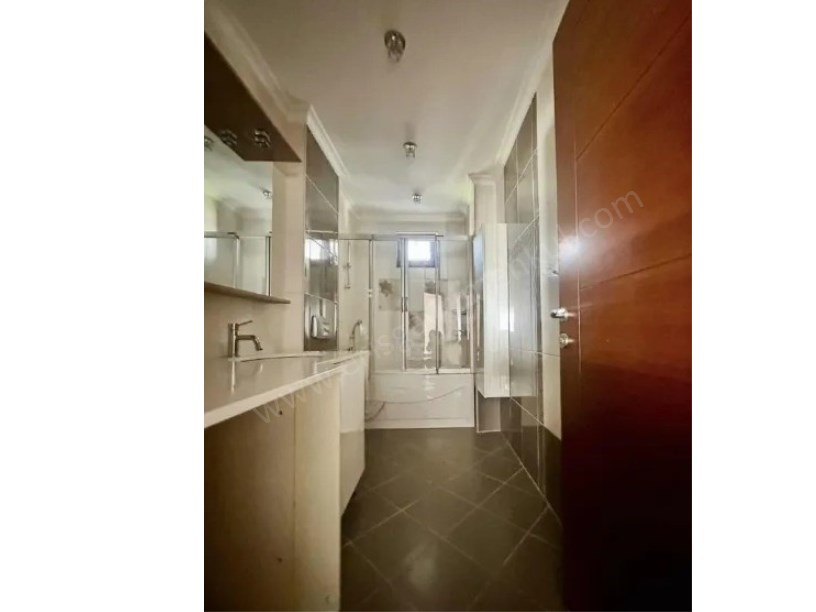 GÖZTEPE MERDİVENKÖYDE EBEVEYN BANYOLU TERASLI 3+1 SATILIK DAİRE