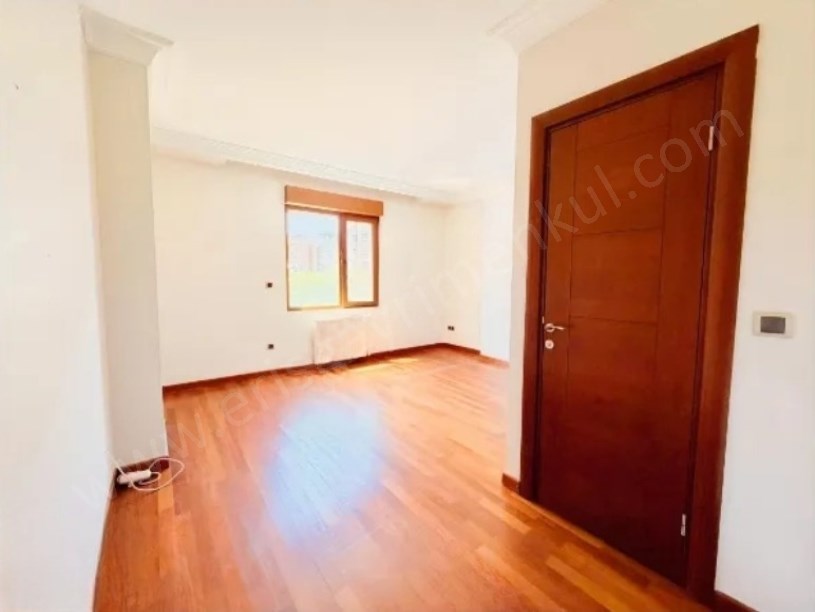 GÖZTEPE MERDİVENKÖYDE EBEVEYN BANYOLU TERASLI 3+1 SATILIK DAİRE