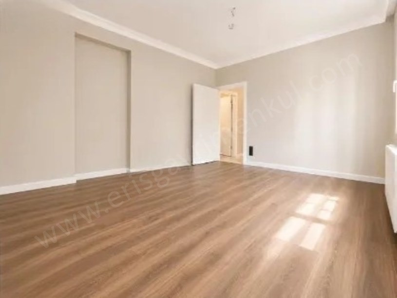 Göztepe Caddeye Yakın Balkon Ebeveyn Banyo Geniş 2+1 Fırsat Daire