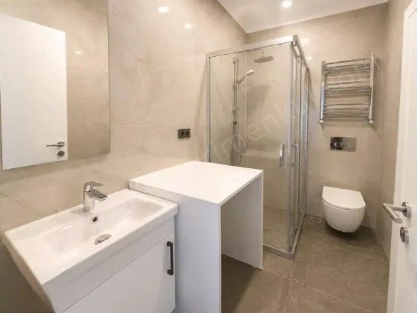 Göztepe Caddeye Yakın Balkon Ebeveyn Banyo Geniş 2+1 Fırsat Daire