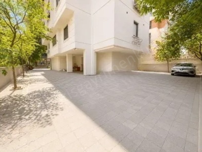Göztepe Caddeye Yakın Balkon Ebeveyn Banyo Geniş 2+1 Fırsat Daire