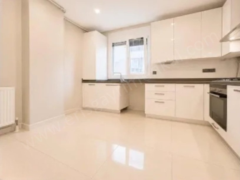 Göztepe Caddeye Yakın Balkon Ebeveyn Banyo Geniş 2+1 Fırsat Daire