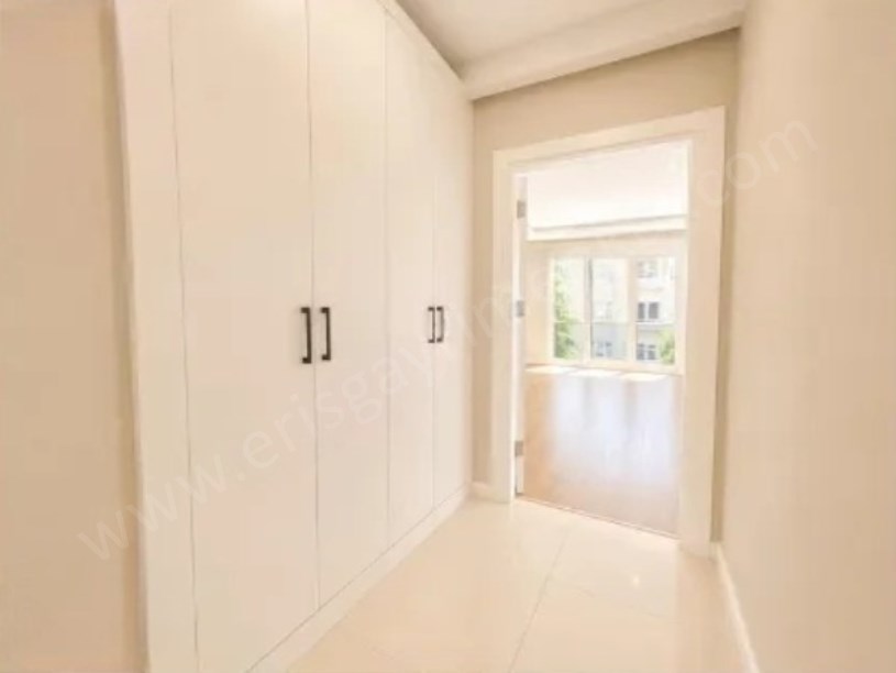 Göztepe Caddeye Yakın Balkon Ebeveyn Banyo Geniş 2+1 Fırsat Daire