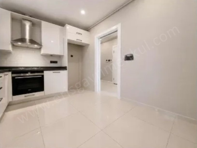 Göztepe Caddeye Yakın Balkon Ebeveyn Banyo Geniş 2+1 Fırsat Daire