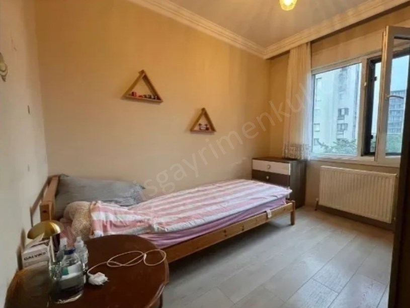 SAHRAYICEDİTTE 10 YAŞINDA BİNADA 2+1 EBEVEYNLİ,KOMBİLİ