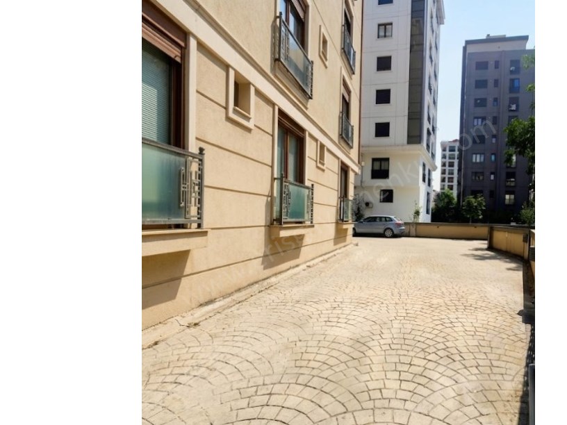 BOSTANCI DA MİNİBÜSE YAKIN 100 M2 , 2+1 , BALKONLU ÇİFT BANYOLU