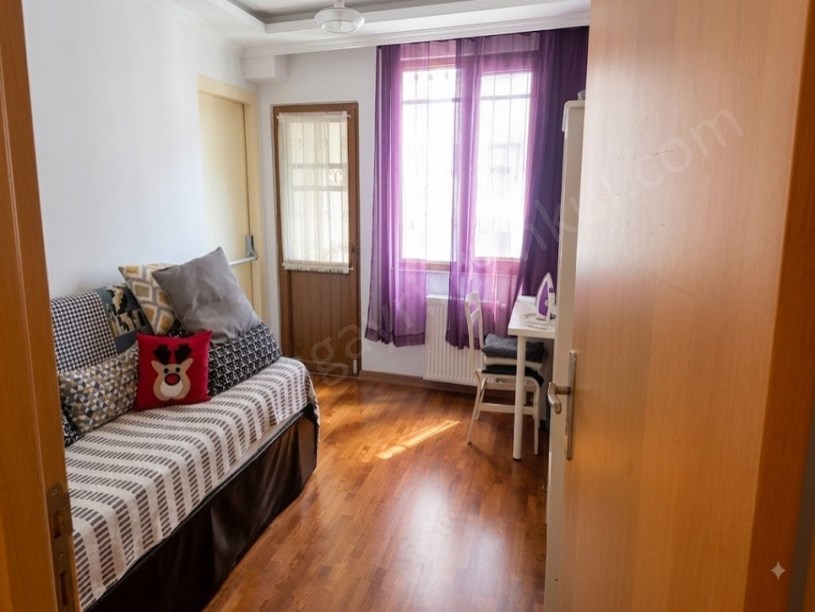 BOSTANCI DA MİNİBÜSE YAKIN 100 M2 , 2+1 , BALKONLU ÇİFT BANYOLU