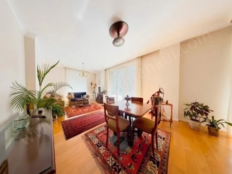 ERENKÖY DİVANIN SOKAĞINDA İSKANLI VE EBV.BANYOLU 102m2 NET 3+1