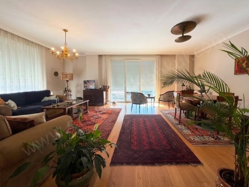 ERENKÖY DİVANIN SOKAĞINDA İSKANLI VE EBV.BANYOLU 102m2 NET 3+1