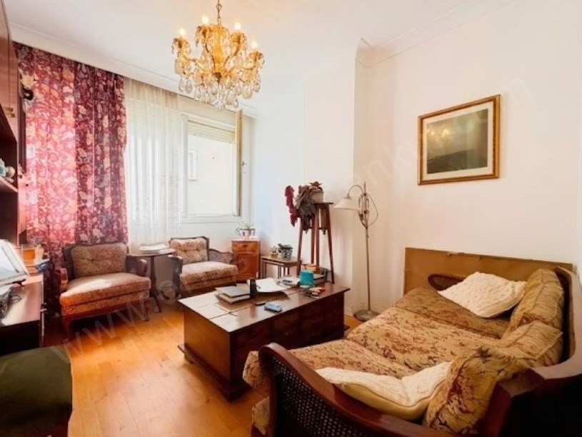 ERENKÖY DİVANIN SOKAĞINDA İSKANLI VE EBV.BANYOLU 102m2 NET 3+1