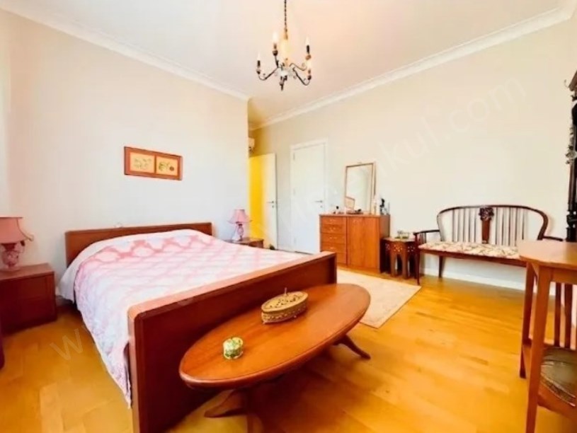 ERENKÖY DİVANIN SOKAĞINDA İSKANLI VE EBV.BANYOLU 102m2 NET 3+1
