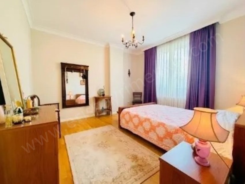 ERENKÖY DİVANIN SOKAĞINDA İSKANLI VE EBV.BANYOLU 102m2 NET 3+1
