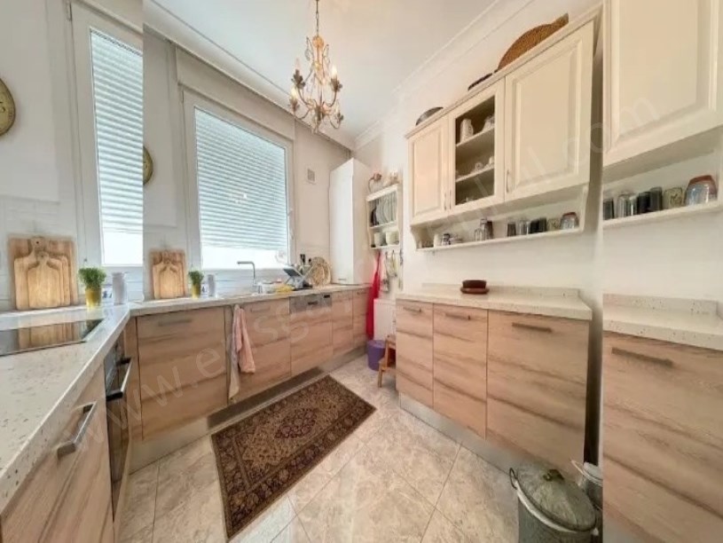 ERENKÖY DİVANIN SOKAĞINDA İSKANLI VE EBV.BANYOLU 102m2 NET 3+1