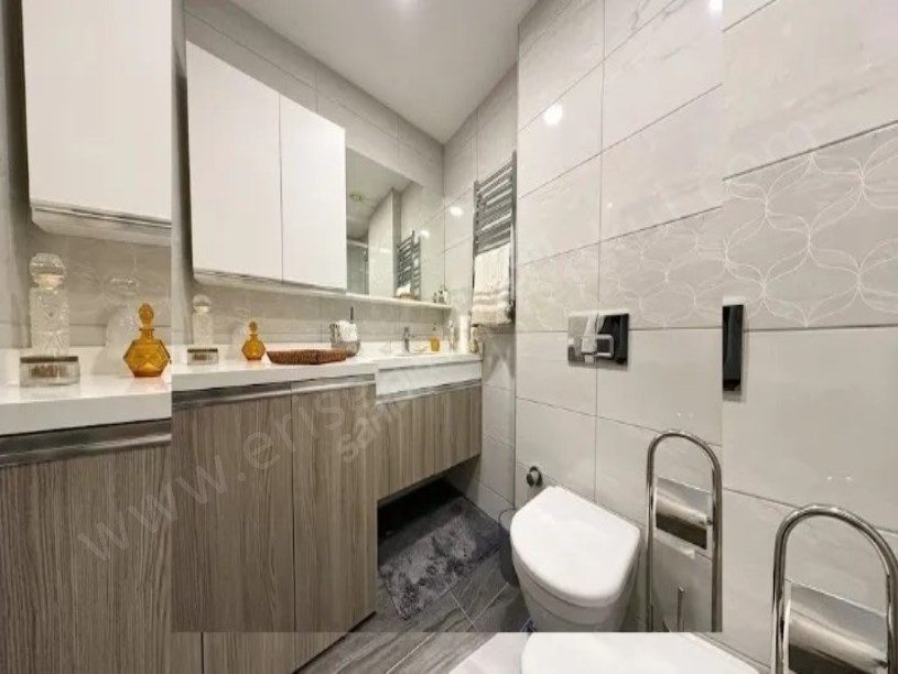 ERENKÖY DİVANIN SOKAĞINDA İSKANLI VE EBV.BANYOLU 102m2 NET 3+1