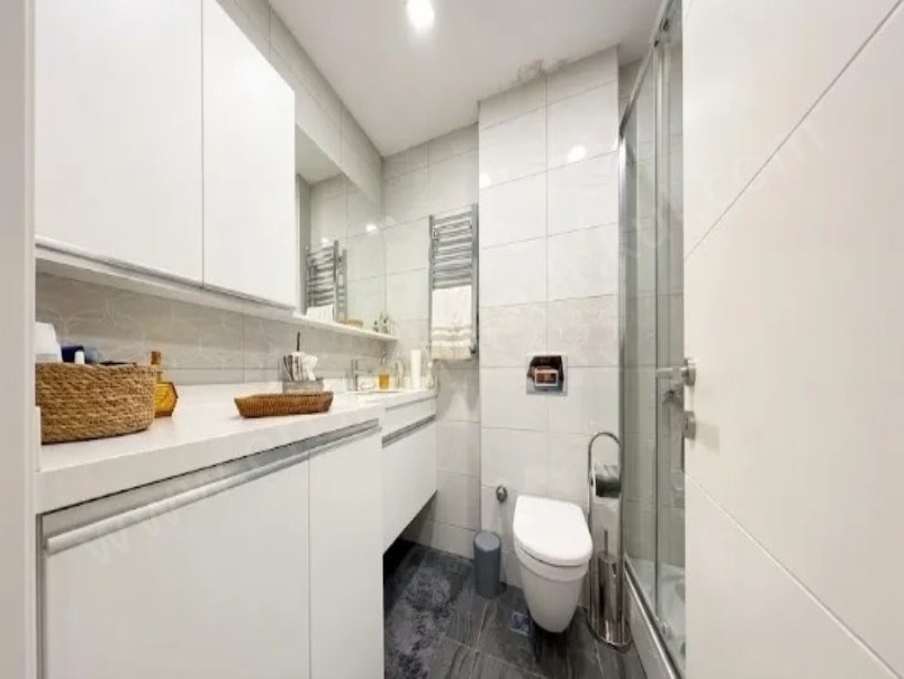 ERENKÖY DİVANIN SOKAĞINDA İSKANLI VE EBV.BANYOLU 102m2 NET 3+1