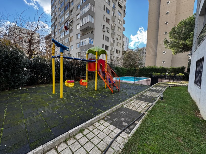 ERENKÖY ÖMERPAŞA DA 10 YILLIK HAVUZLU BİNADA 80 M2 NET 2+1 BALKONLU