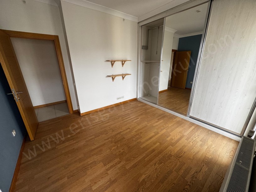 ERENKÖY ÖMERPAŞA DA 10 YILLIK HAVUZLU BİNADA 80 M2 NET 2+1 BALKONLU