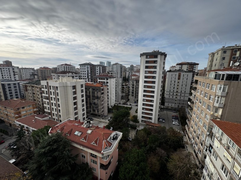 ERENKÖY ÖMERPAŞA DA 10 YILLIK HAVUZLU BİNADA 80 M2 NET 2+1 BALKONLU
