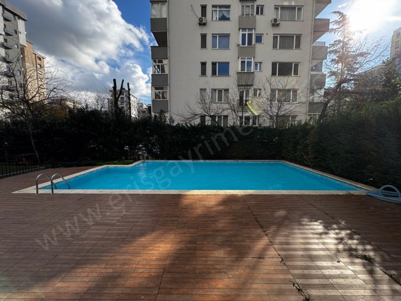 ERENKÖY ÖMERPAŞA DA 10 YILLIK HAVUZLU BİNADA 80 M2 NET 2+1 BALKONLU