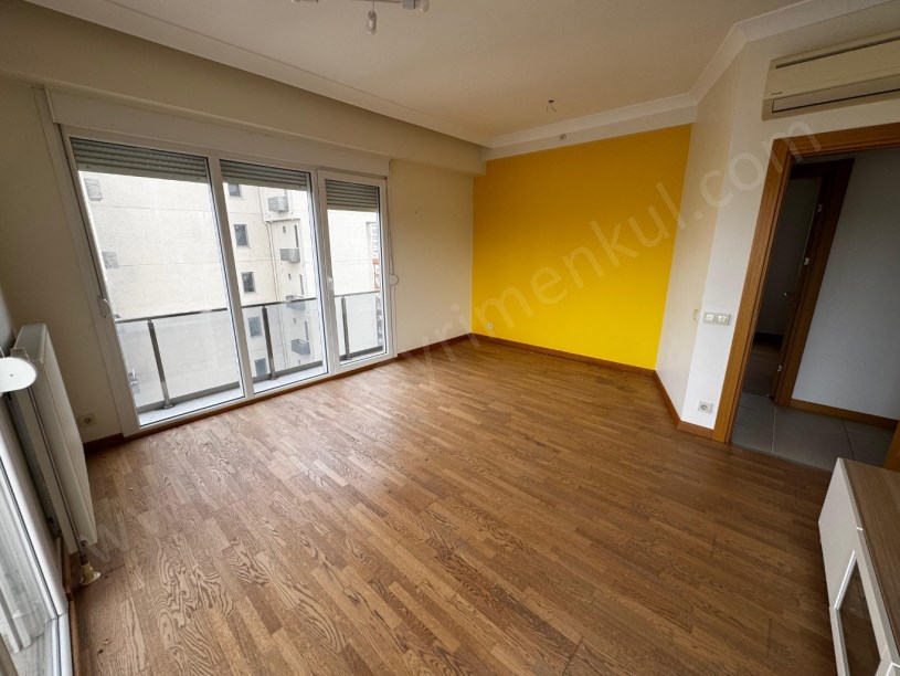 ERENKÖY ÖMERPAŞA DA 10 YILLIK HAVUZLU BİNADA 80 M2 NET 2+1 BALKONLU