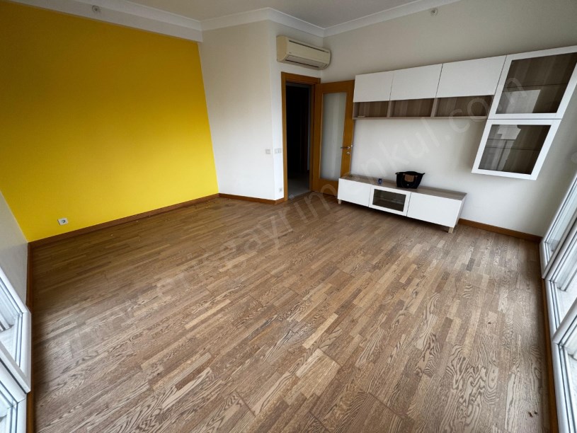 ERENKÖY ÖMERPAŞA DA 10 YILLIK HAVUZLU BİNADA 80 M2 NET 2+1 BALKONLU