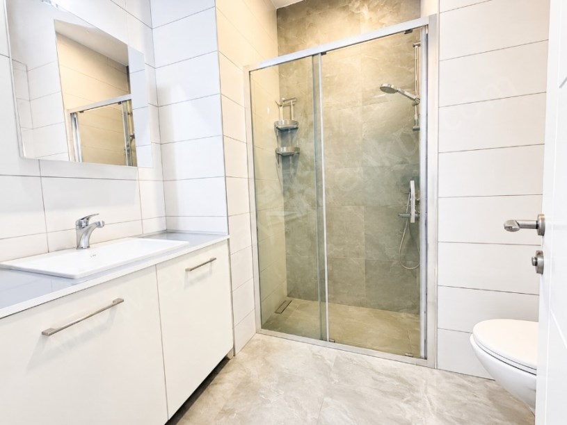 GÖZTEPE  ÖZGÜRLÜK PARKI VE MARMARAYA YAKIN 3+1 GÜNEY CEPHE BALKONLU DAİRE