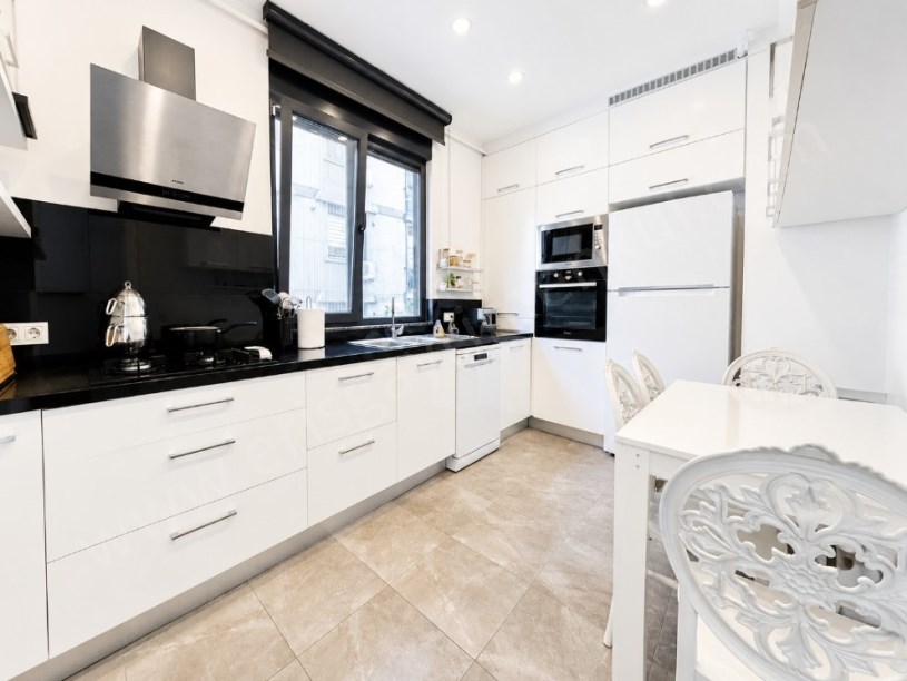 GÖZTEPE  ÖZGÜRLÜK PARKI VE MARMARAYA YAKIN 3+1 GÜNEY CEPHE BALKONLU DAİRE