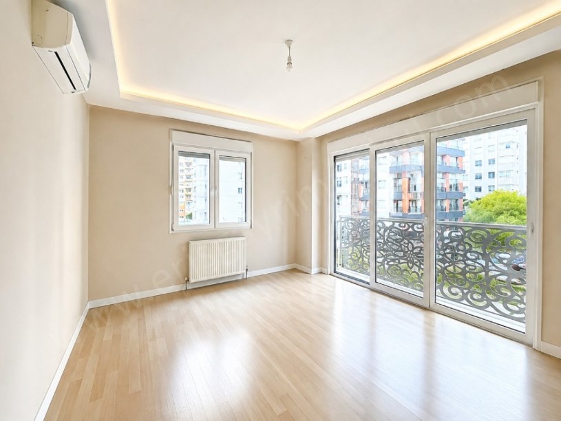 MİNİBÜS CAD. 3. BİNADA 2019 YAPIMI, İSKANLI, 80m2 2+1 BOŞ DAİRE