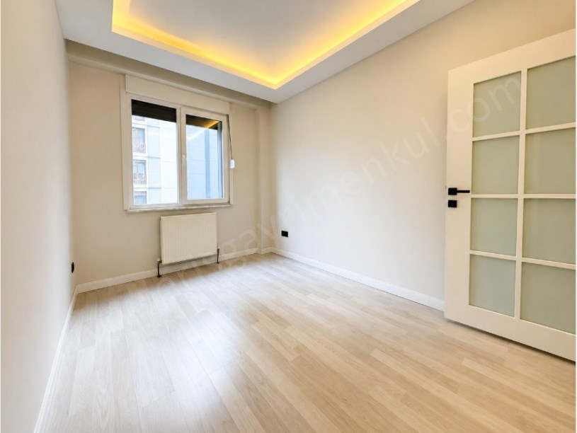 MİNİBÜS CAD. 3. BİNADA 2019 YAPIMI, İSKANLI, 80m2 2+1 BOŞ DAİRE