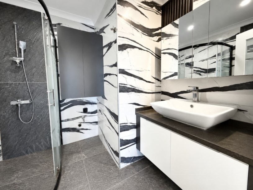 MİNİBÜS CAD. 3. BİNADA 2019 YAPIMI, İSKANLI, 80m2 2+1 BOŞ DAİRE