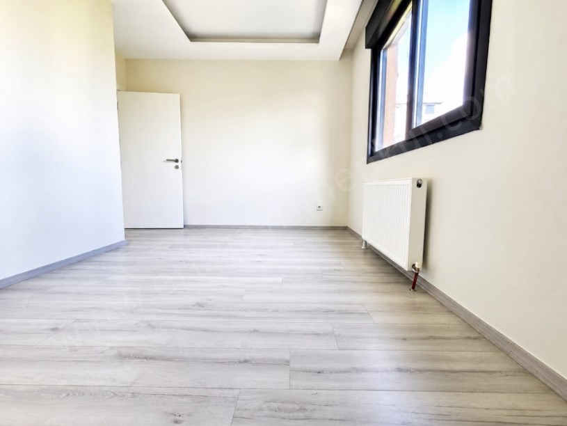 FIRSAT 3+1!!! KOZYATAĞINDA CADDE ÜZERİNDE 85 m² NET DAİRE