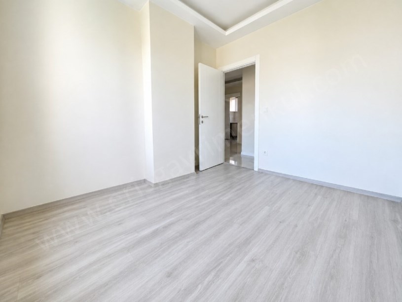FIRSAT 3+1!!! KOZYATAĞINDA CADDE ÜZERİNDE 85 m² NET DAİRE
