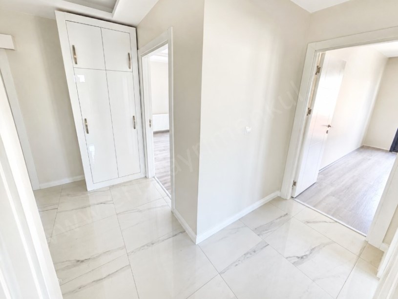 FIRSAT 3+1!!! KOZYATAĞINDA CADDE ÜZERİNDE 85 m² NET DAİRE