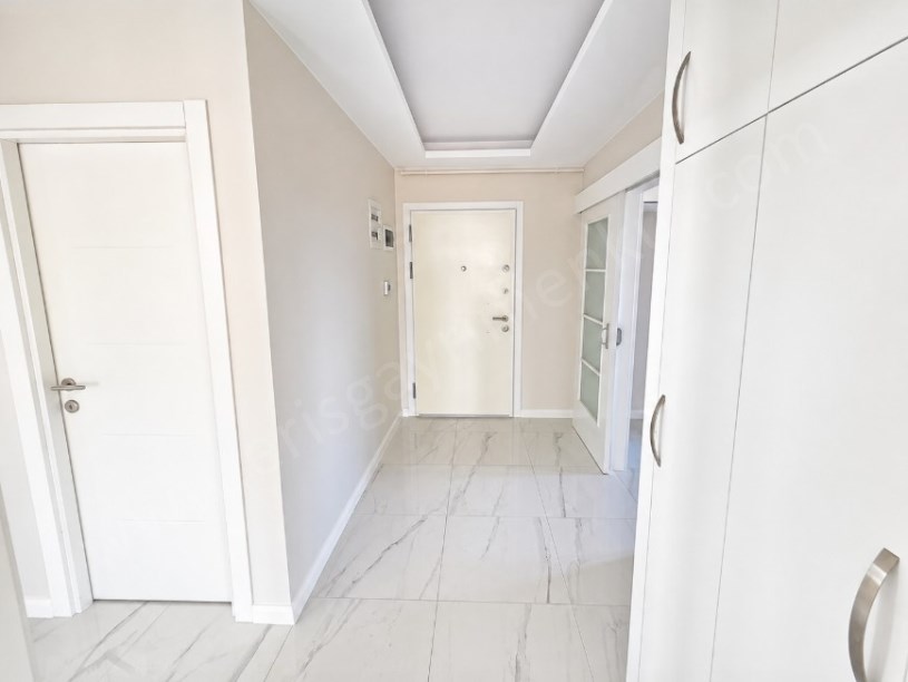 FIRSAT 3+1!!! KOZYATAĞINDA CADDE ÜZERİNDE 85 m² NET DAİRE