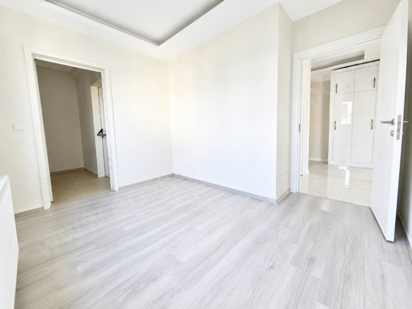 FIRSAT 3+1!!! KOZYATAĞINDA CADDE ÜZERİNDE 85 m² NET DAİRE