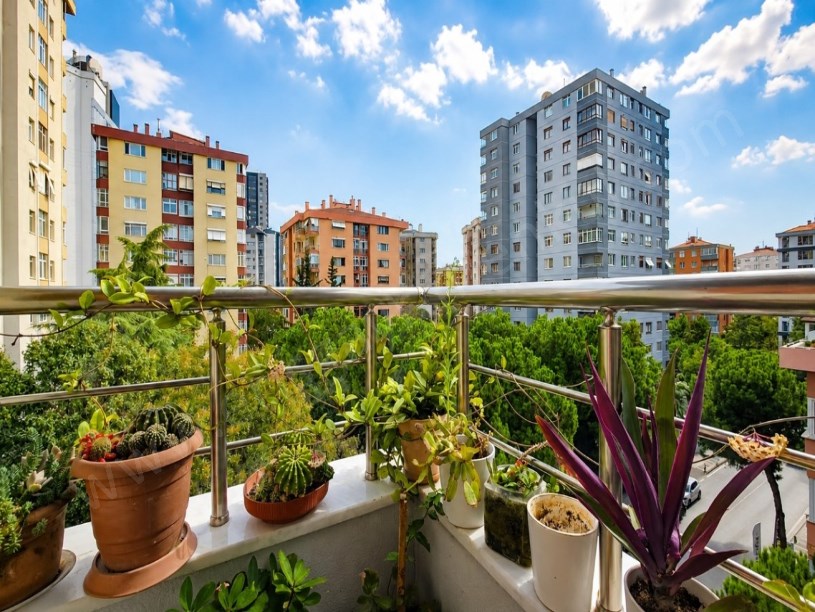 KOZYATAĞI SARIKANARYA SOKAK METROYA YAKIN 3+1 BALKONLU SATILIK DAİRE
