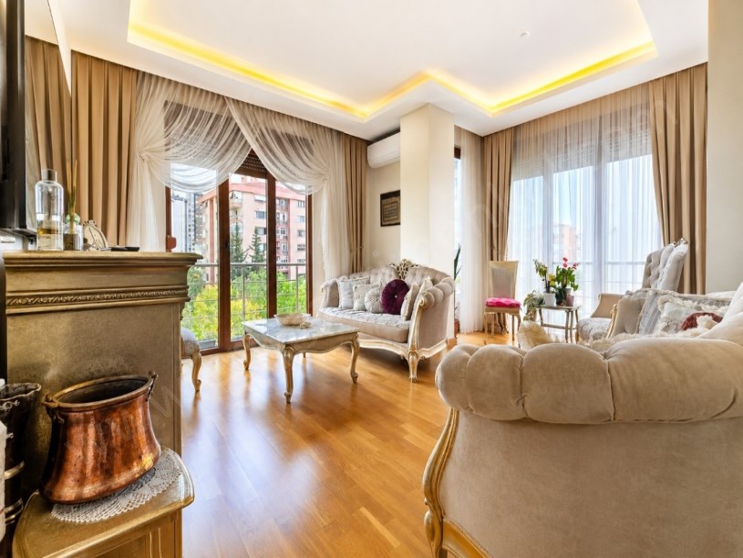 KOZYATAĞI SARIKANARYA SOKAK METROYA YAKIN 3+1 BALKONLU SATILIK DAİRE