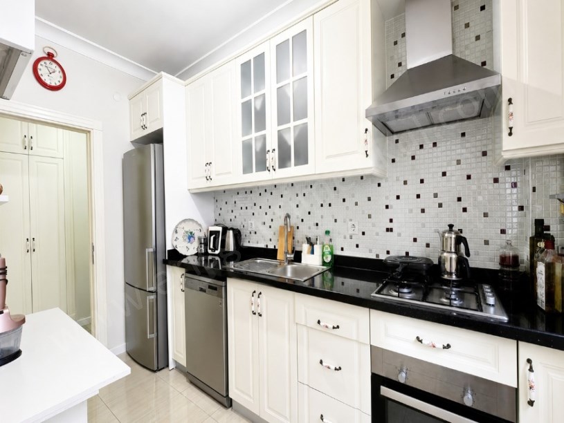 KOZYATAĞI SARIKANARYA SOKAK METROYA YAKIN 3+1 BALKONLU SATILIK DAİRE