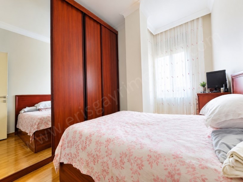 KOZYATAĞI SARIKANARYA SOKAK METROYA YAKIN 3+1 BALKONLU SATILIK DAİRE