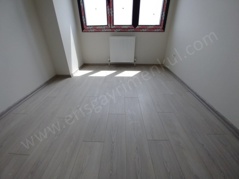 MİNİBÜS CAD. YAKINI HAVUZLU EBEVEYEN BANYOLU GÜNEY CEPHE BALKONLU 3+1 DAİRE