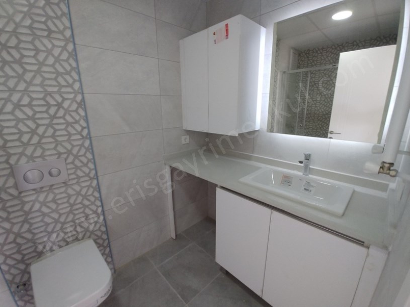 MİNİBÜS CAD. YAKINI HAVUZLU EBEVEYEN BANYOLU GÜNEY CEPHE BALKONLU 3+1 DAİRE
