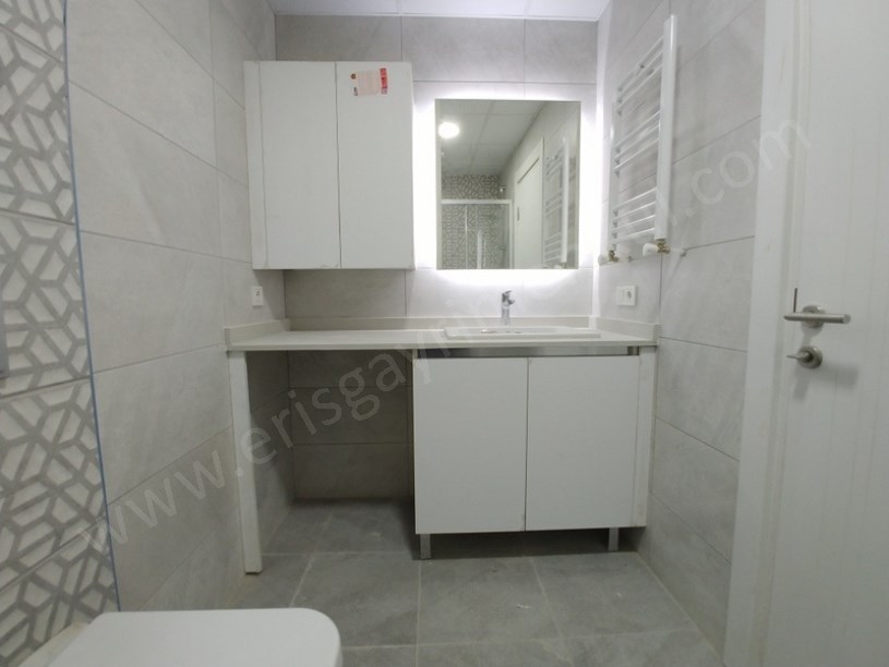 MİNİBÜS CAD. YAKINI HAVUZLU EBEVEYEN BANYOLU GÜNEY CEPHE BALKONLU 3+1 DAİRE